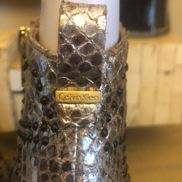 💖💖 SOLD💖💖 Calvin Klein metallic gold booties - Picture 8 of 10
